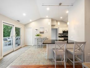 52 Elm St, Hingham MA 02043