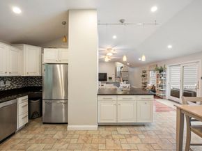 52 Elm St, Hingham MA 02043
