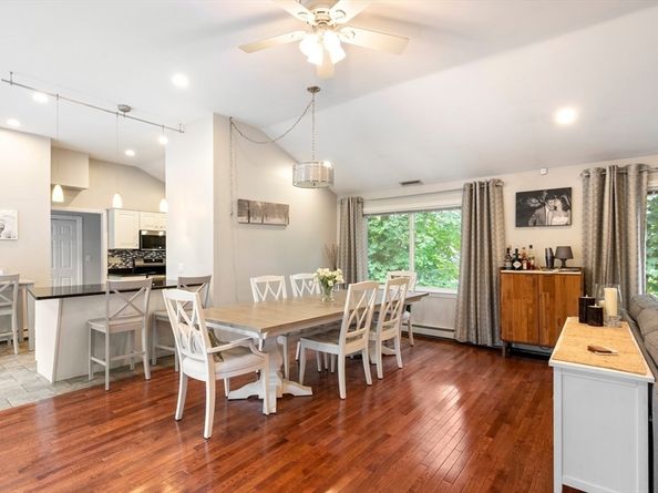 52 Elm St, Hingham MA 02043