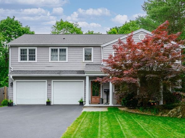 52 Elm St, Hingham MA 02043