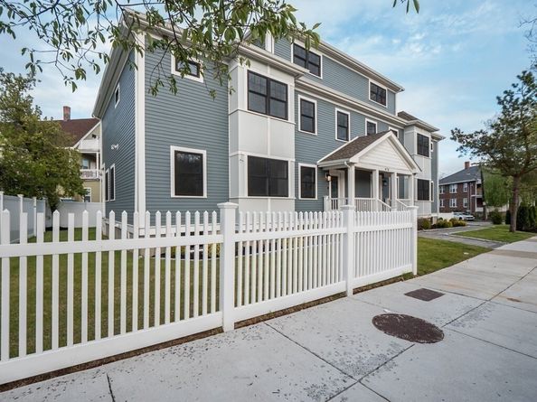472 Hyde Park Ave 472, Boston MA 02131