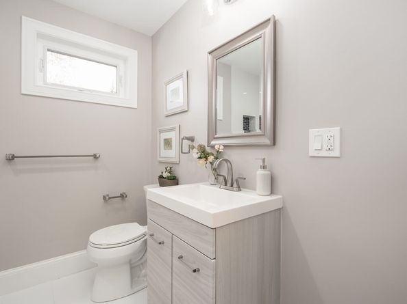 472 Hyde Park Ave 472, Boston MA 02131
