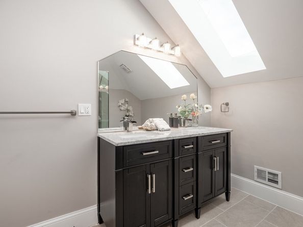 472 Hyde Park Ave 472, Boston MA 02131