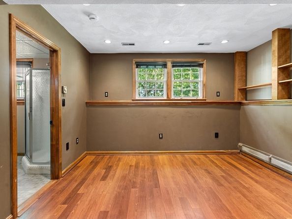 10 Wentworth Drive, Billerica MA 01821