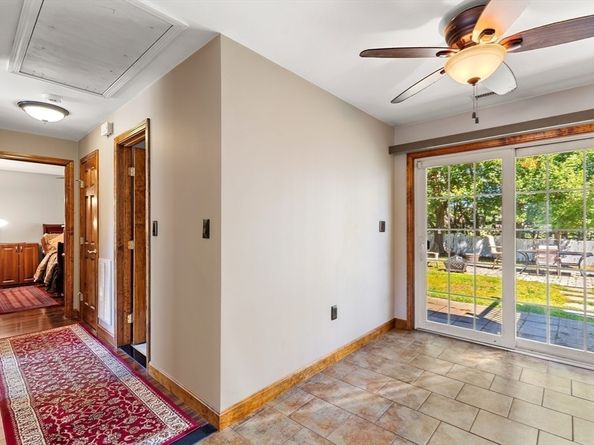 10 Wentworth Drive, Billerica MA 01821