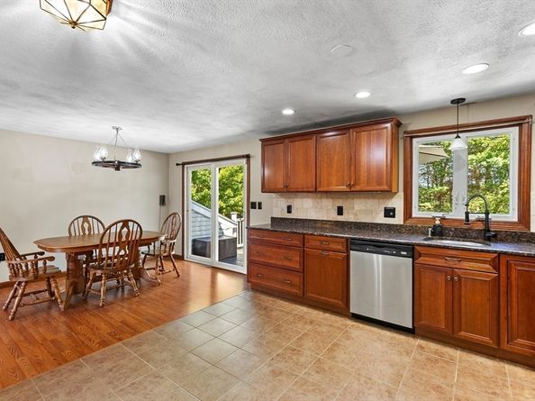 10 Wentworth Drive, Billerica MA 01821