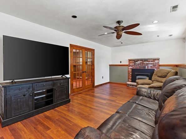 10 Wentworth Drive, Billerica MA 01821