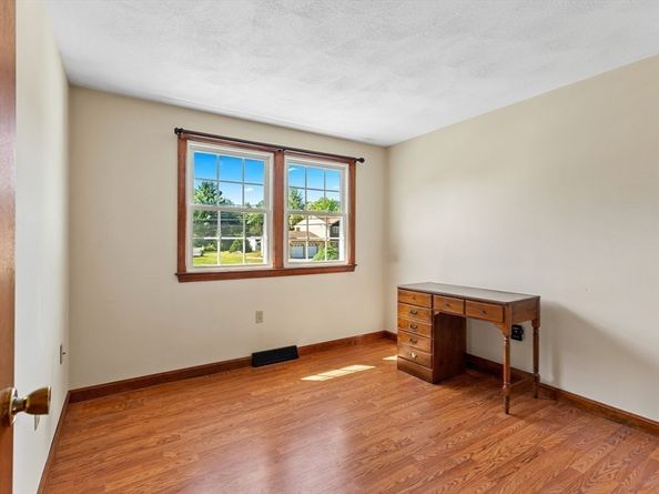10 Wentworth Drive, Billerica MA 01821