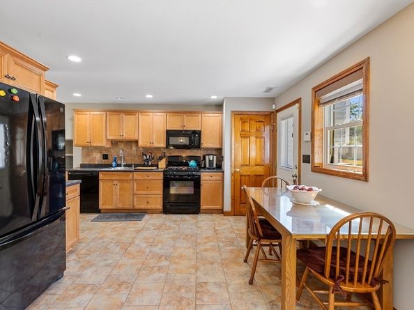 10 Wentworth Drive, Billerica MA 01821