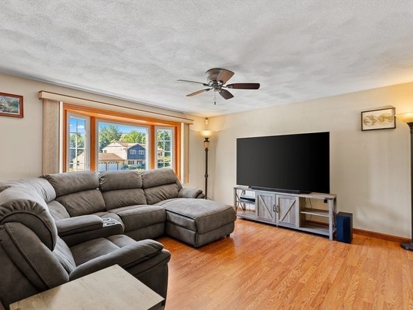 10 Wentworth Drive, Billerica MA 01821