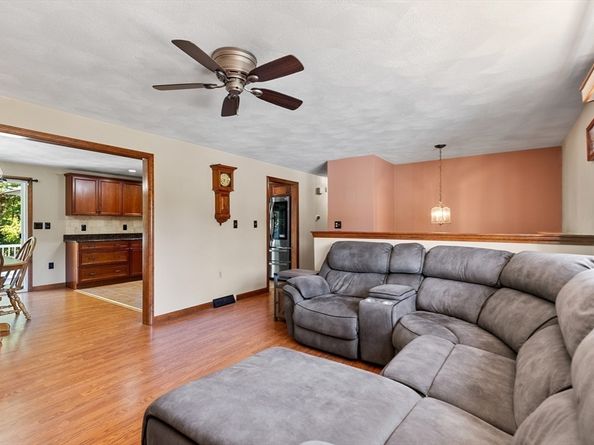 10 Wentworth Drive, Billerica MA 01821