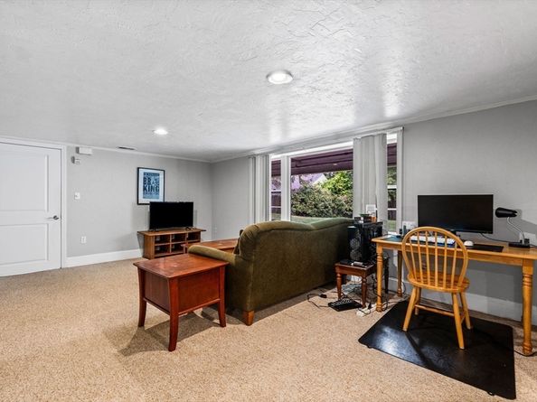 204 Chestnut St, Andover MA 01810