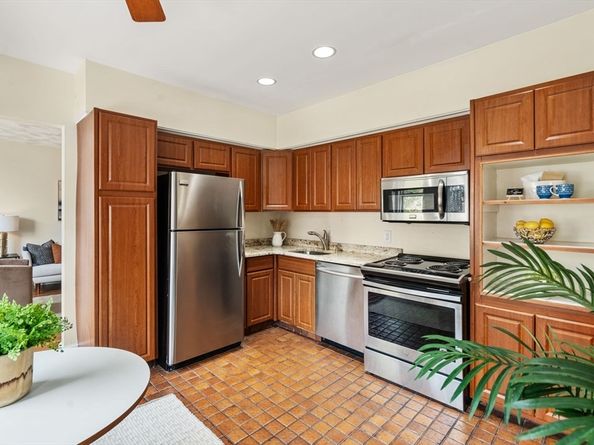 37 Saint Paul St 3, Brookline MA 02446