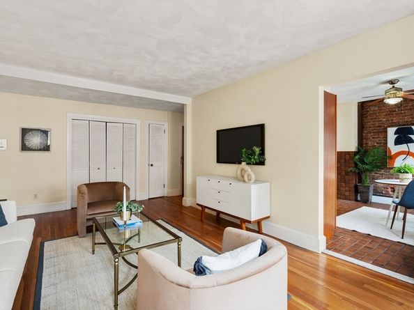 37 Saint Paul St 3, Brookline MA 02446