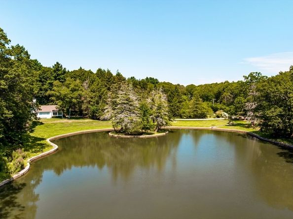 100 Westcliff Rd, Weston MA 02493