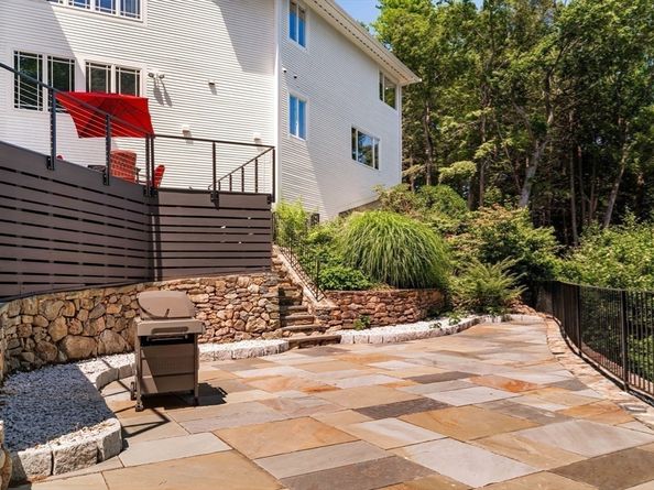 100 Westcliff Rd, Weston MA 02493