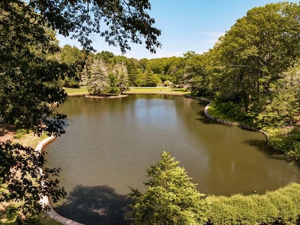 100 Westcliff Rd, Weston MA 02493