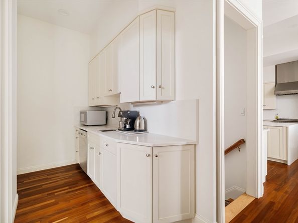 100 Westcliff Rd, Weston MA 02493