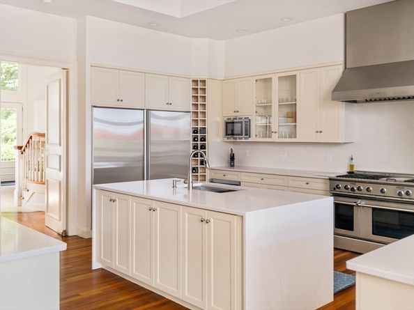 100 Westcliff Rd, Weston MA 02493