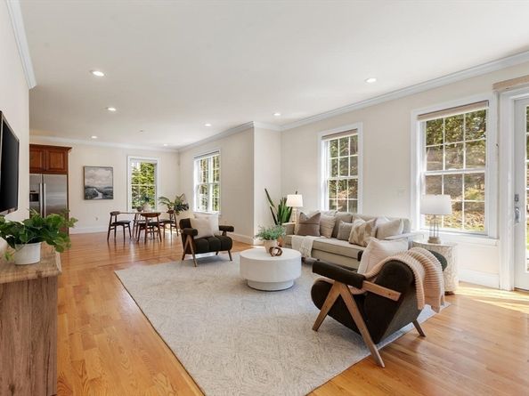 1 Tricorne Rd, Lexington MA 02421