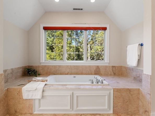 1 Tricorne Rd, Lexington MA 02421