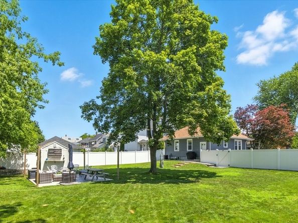 86 Hill St, Norwood MA 02062