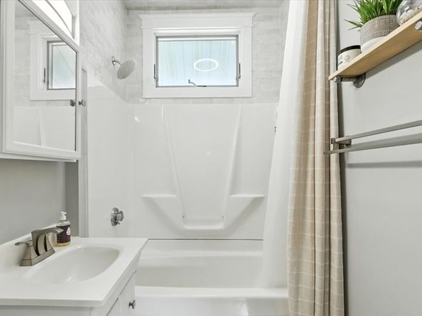 86 Hill St, Norwood MA 02062