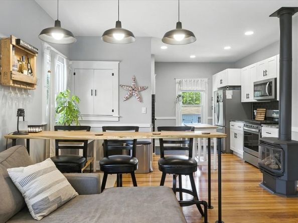 86 Hill St, Norwood MA 02062