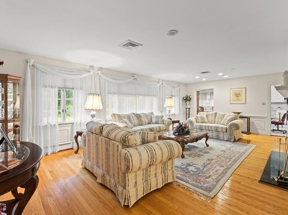 44 Country Club Dr, Brockton MA 02301