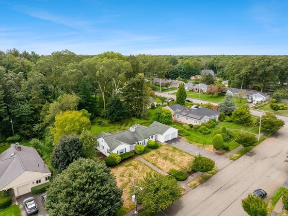 44 Country Club Dr, Brockton MA 02301