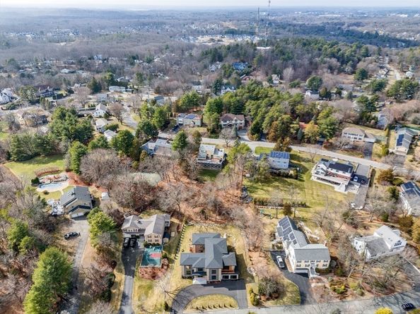 20 Amberwood Dr, Winchester MA 01890
