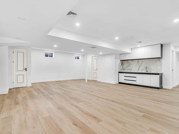 20 Amberwood Dr, Winchester MA 01890