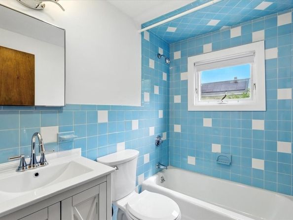 9 Scotia St, Salem MA 01970