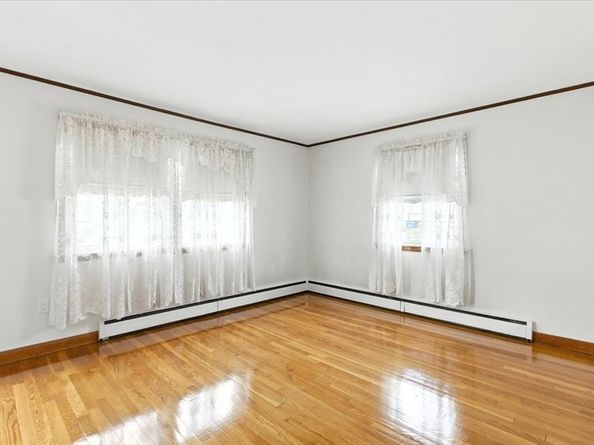 9 Scotia St, Salem MA 01970