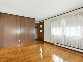 9 Scotia St, Salem MA 01970