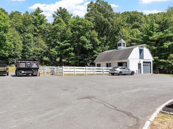 130 South St, Upton MA 01568
