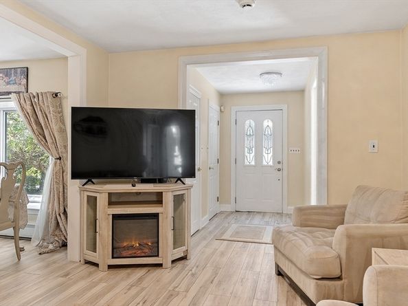 130 South St, Upton MA 01568