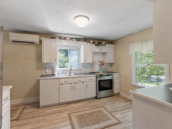 130 South St, Upton MA 01568