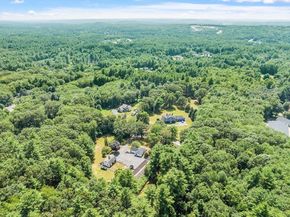 130 South St, Upton MA 01568