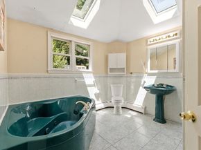 130 South St, Upton MA 01568