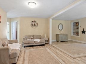 130 South St, Upton MA 01568