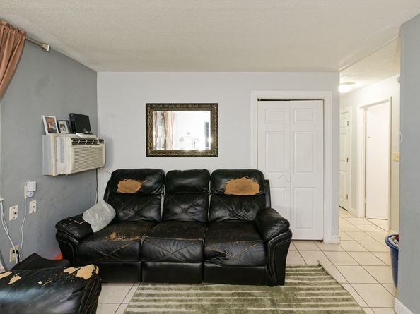 2 Universal St 4, Framingham MA 01702
