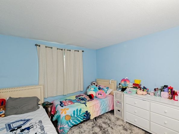 2 Universal St 4, Framingham MA 01702