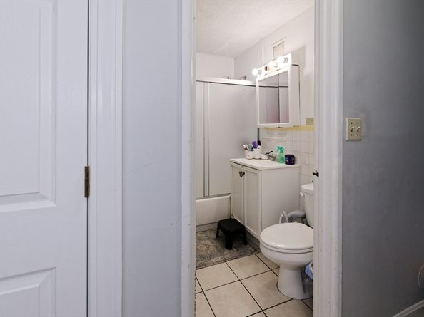 2 Universal St 4, Framingham MA 01702