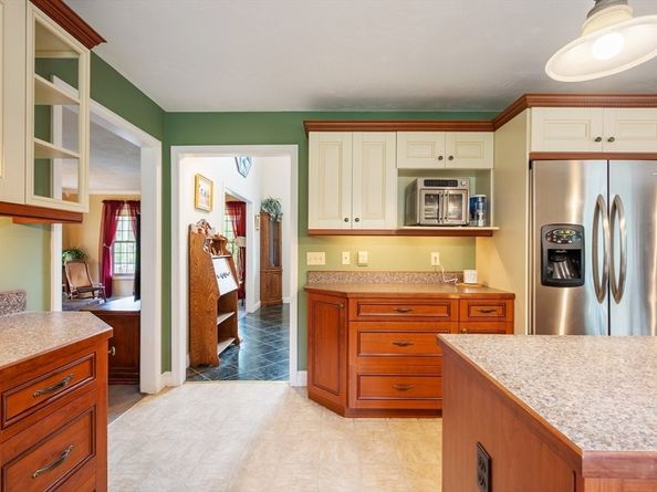 91 Brookside Dr, Middleboro MA 02346