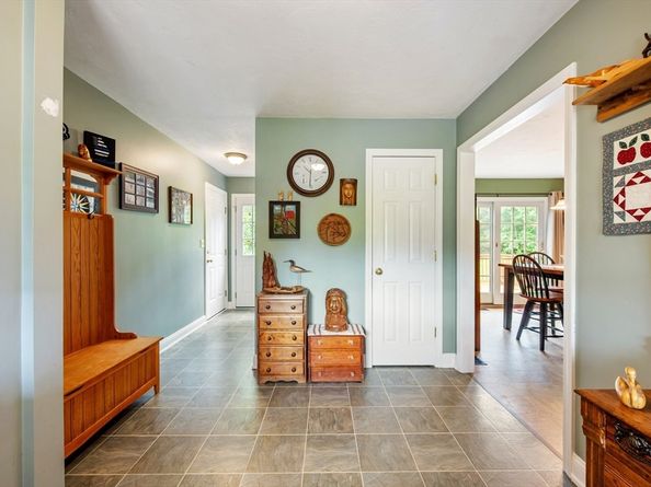 91 Brookside Dr, Middleboro MA 02346