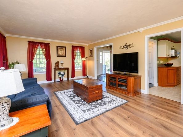 91 Brookside Dr, Middleboro MA 02346
