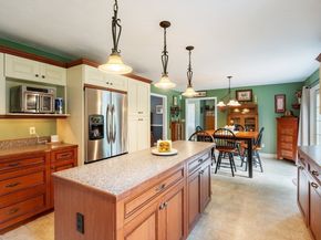 91 Brookside Dr, Middleboro MA 02346