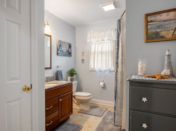 91 Brookside Dr, Middleboro MA 02346