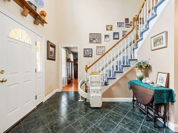 91 Brookside Dr, Middleboro MA 02346